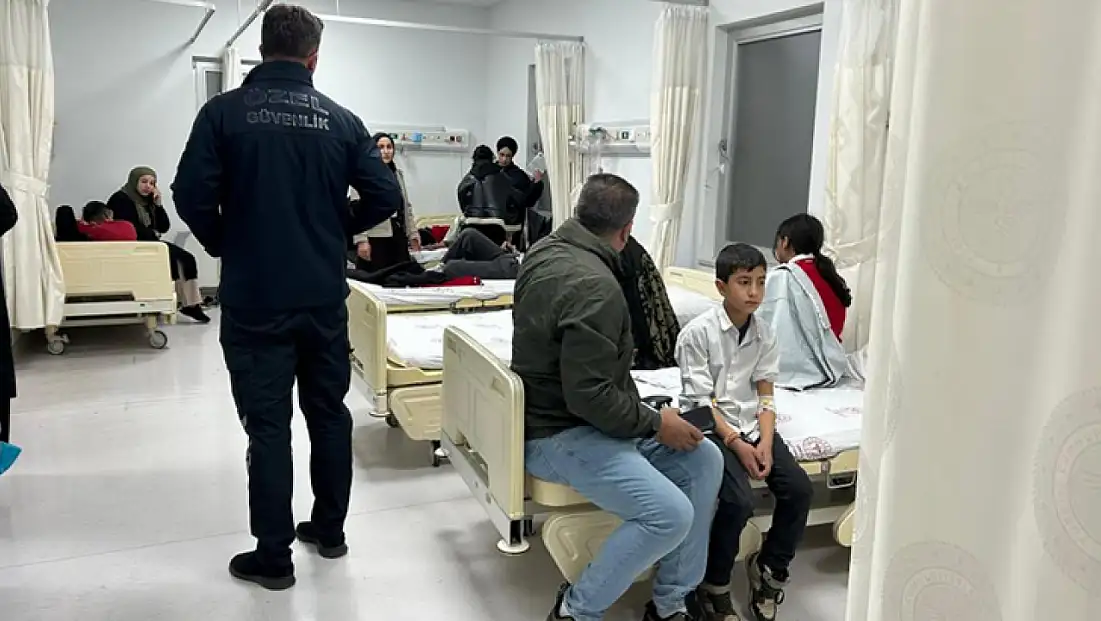 120 öğrenci gıda zehirlenmesi şüphesiyle hastanelere kaldırıldı
