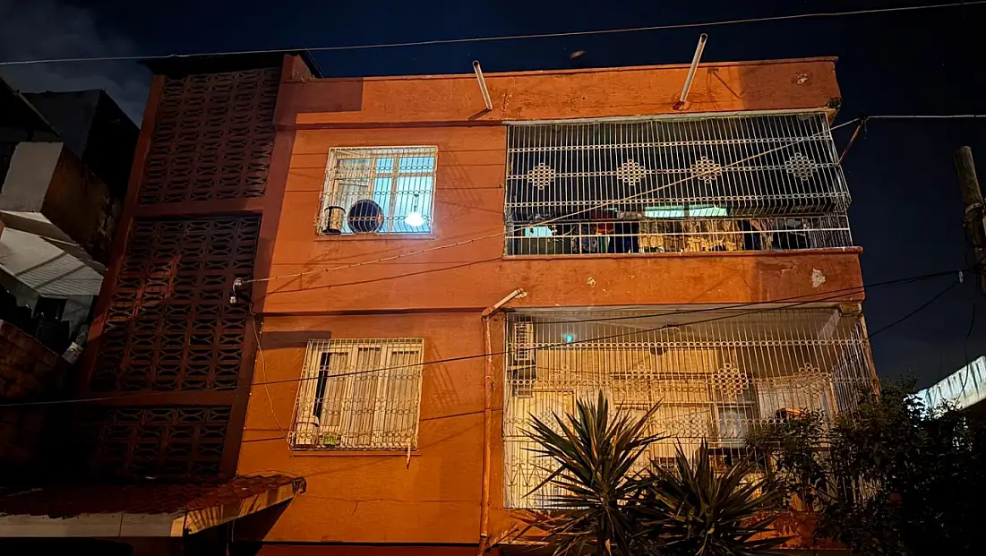 3 katlı binada patlama: 1 ölü, 1 ağır yaralı