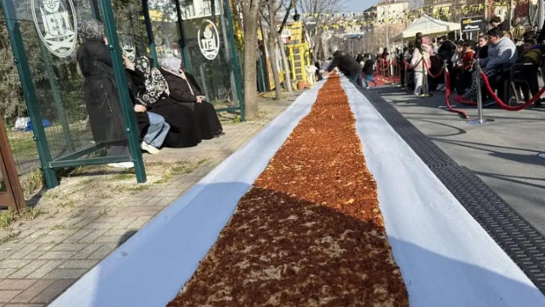 63 metrelik dev lahmacun Guinness’e girdi