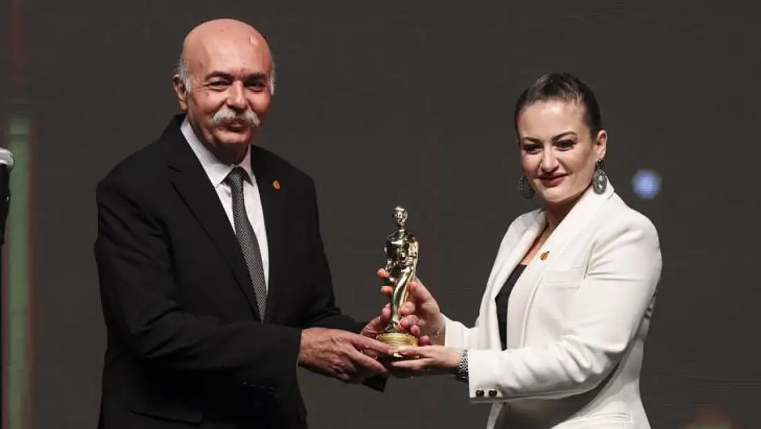 Altın Portakal’da onur, emek, başarı ödülleri sahiplerini buldu