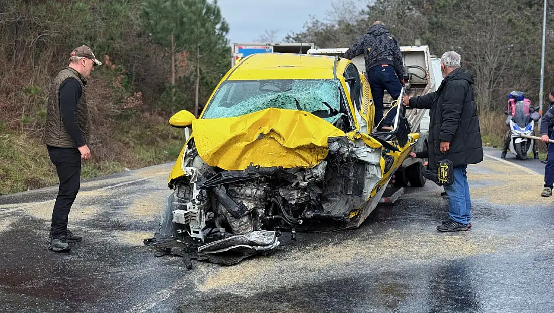 Hatalı sollama zincirleme kazayı beraberinde getirdi: 1 ölü 4 yaralı