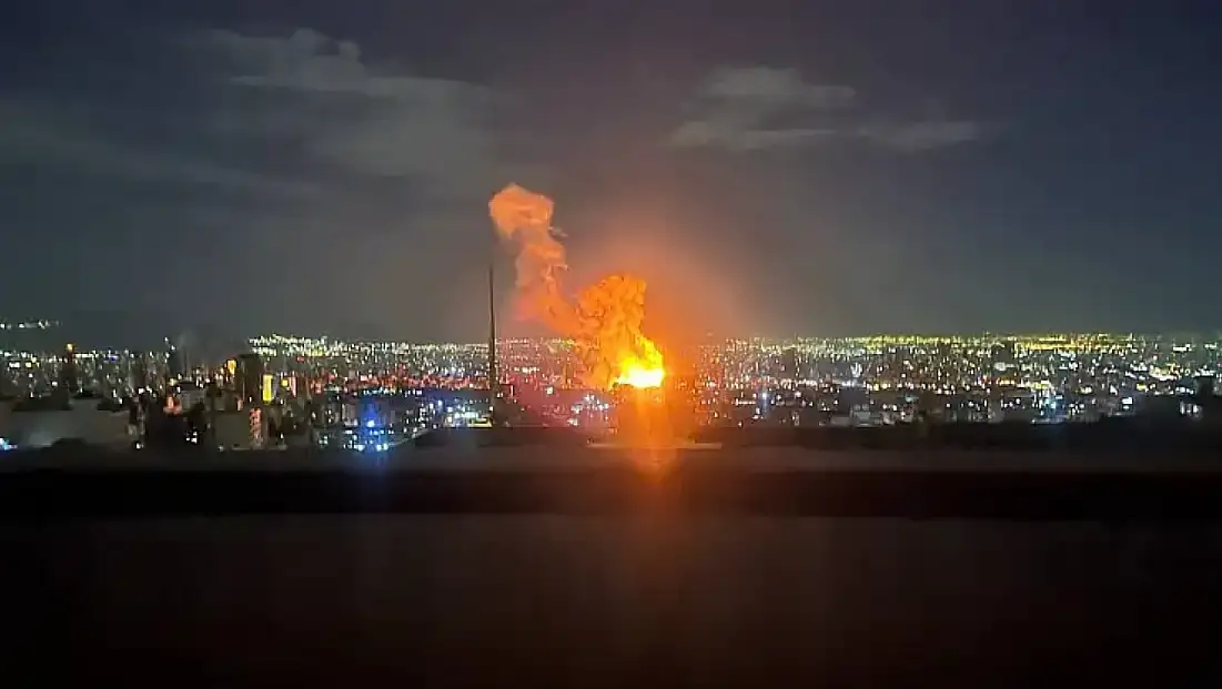 İsrail ve ABD  vurdu, İran karanlığa gömüldü