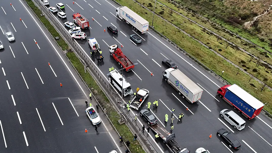 Kuzey Marmara Otoyolu’nda polis servisi kaza yaptı: 30 yaralı
