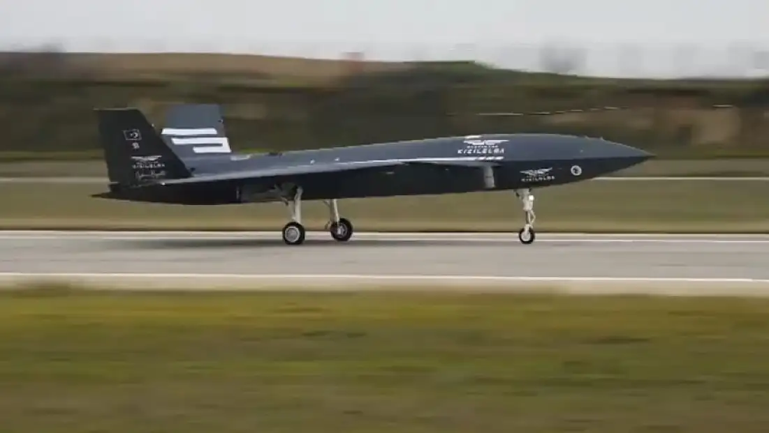 Bayraktar Kızılelma, eğitim uçuşunu başarıyla tamamladı