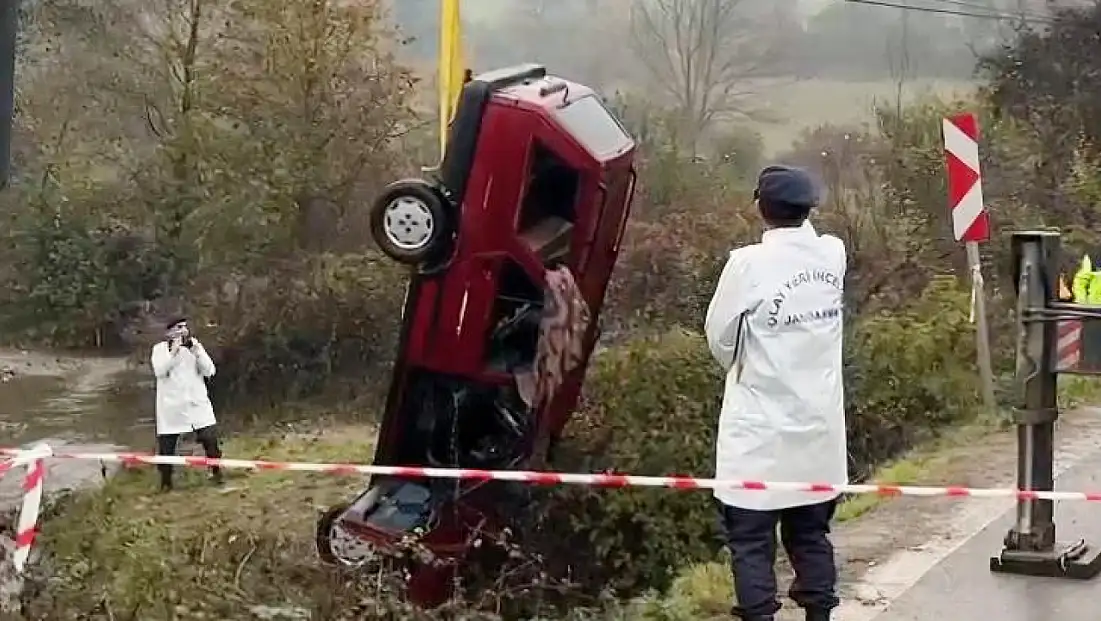 Otomobil dereye uçtu: Soyöz çifti yaşamını yitirdi, 1 kişi ağır yaralı