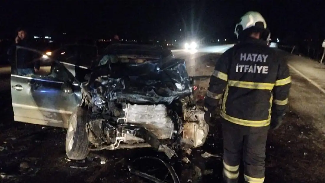 Otomobil ile minibüs kafa kafaya çarpıştı, 1 ölü 6 yaralı