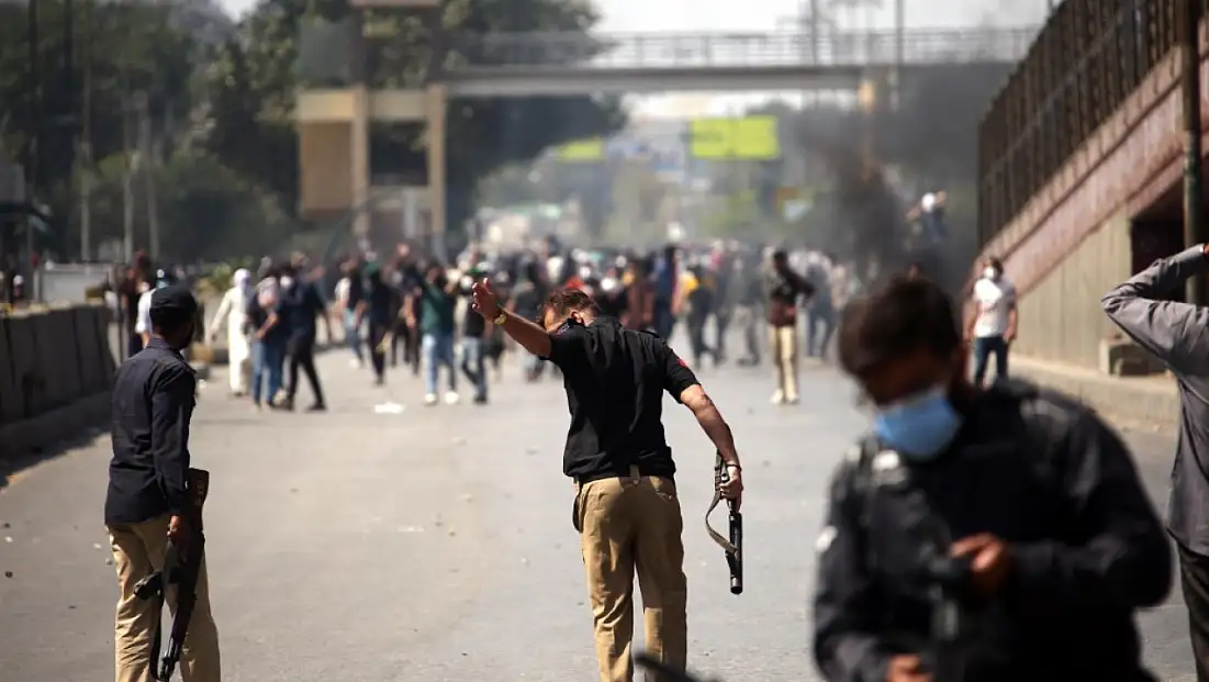 Pakistan’da ABD Konsolosluğu protestoları: 9 ölü 36 yaralı