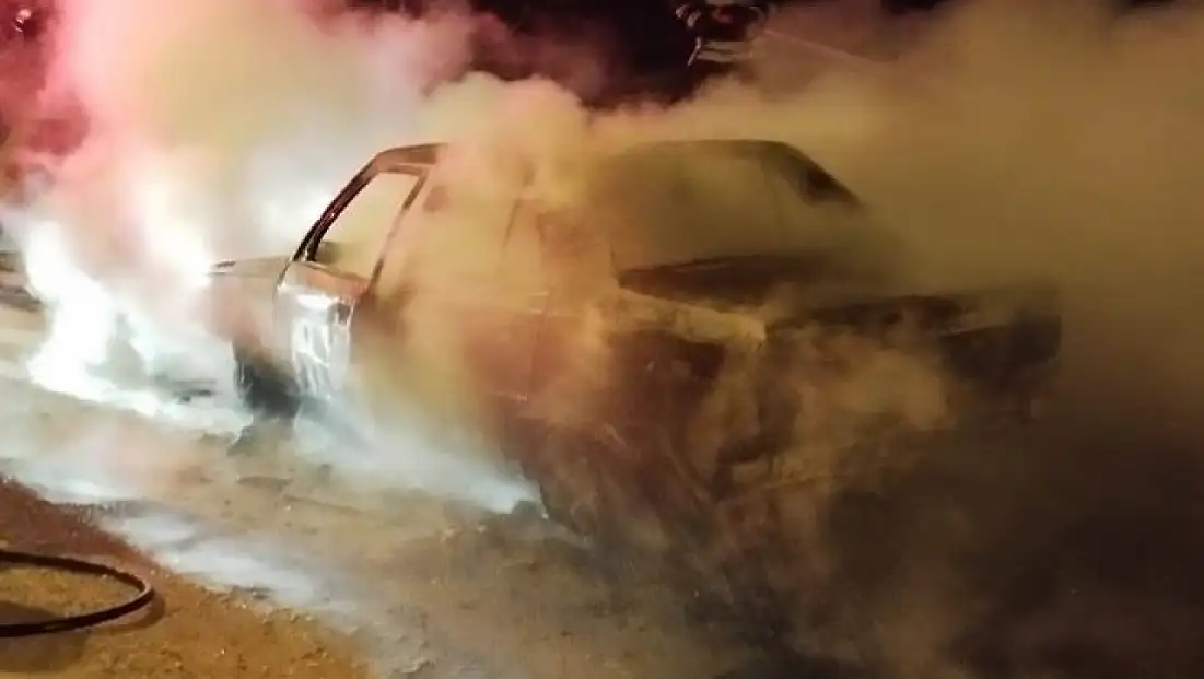 Seyir halindeki otomobil patladı: Sürücü hayatını kaybetti