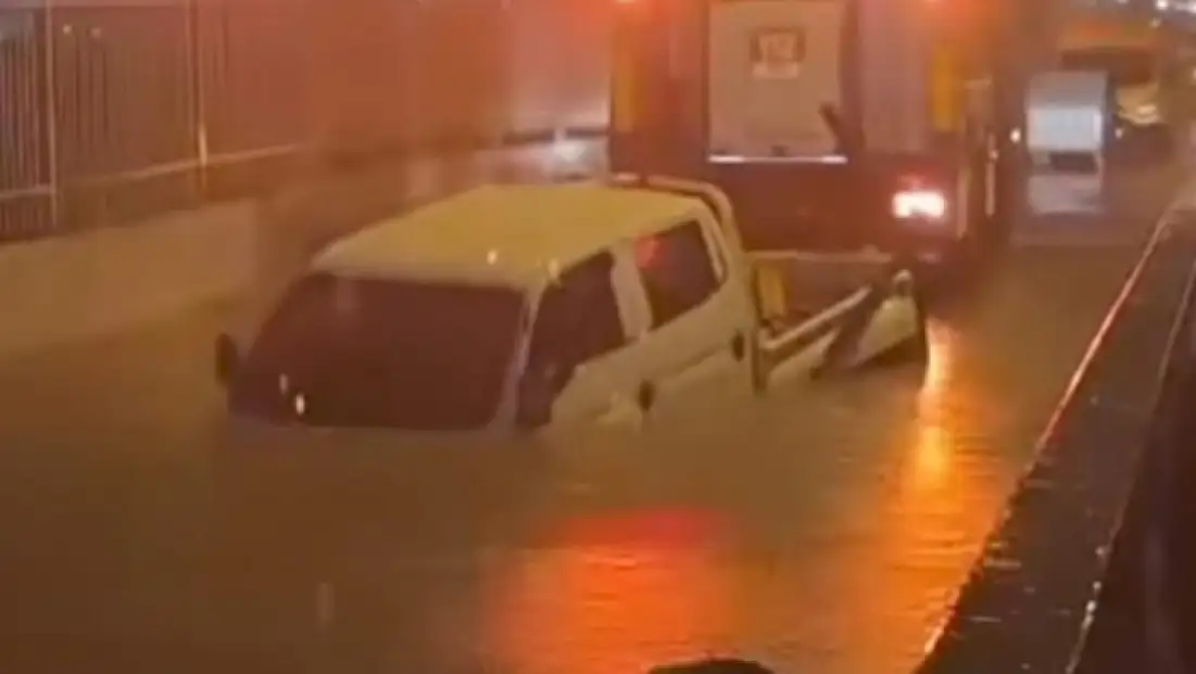 Suyla dolan alt geçitte mahsur kalan sürücü hayatını kaybetti