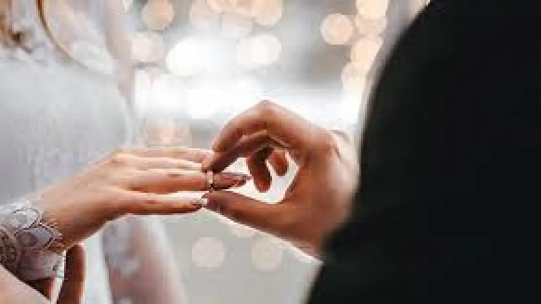 1,5 milyon çift evlenmeyi bekliyor