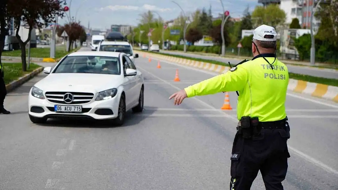 Bir haftada 2,8 milyon araç denetlendi