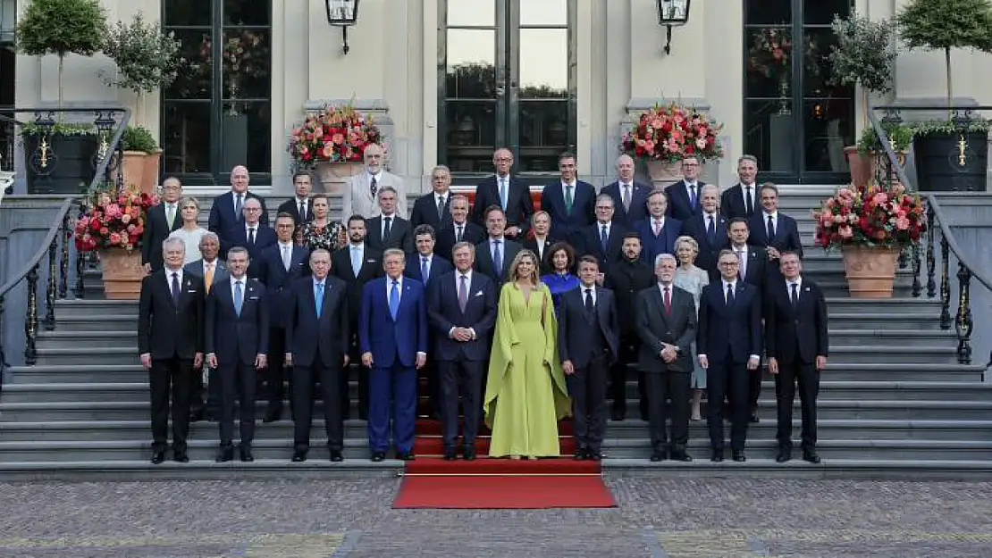 Cumhurbaşkanı Erdoğan, NATO liderleri aile fotoğrafına katıldı