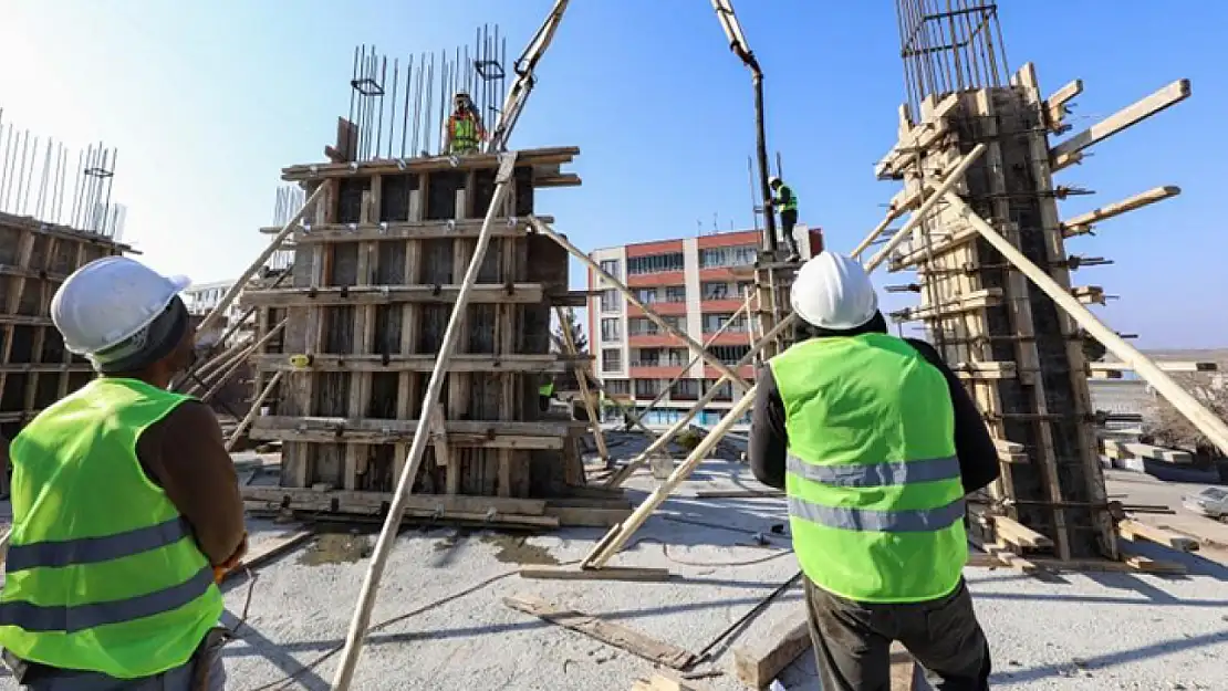 Depremde hasar gören binalarda inşaat ustaları da sorumlu tutulacak
