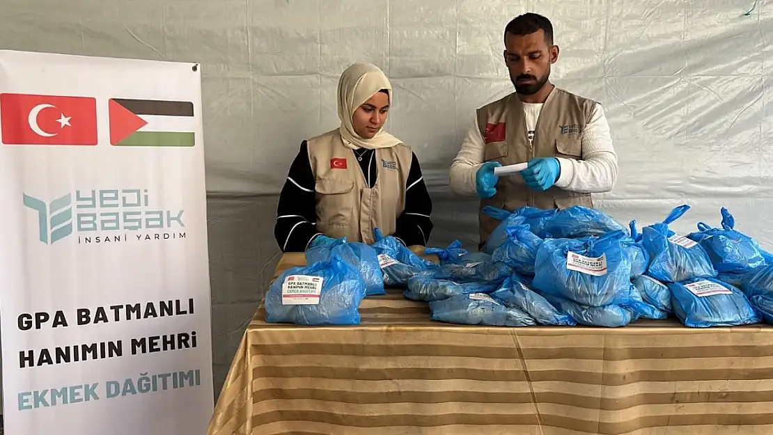 Düğün takılarını Gazze'ye bağışladı