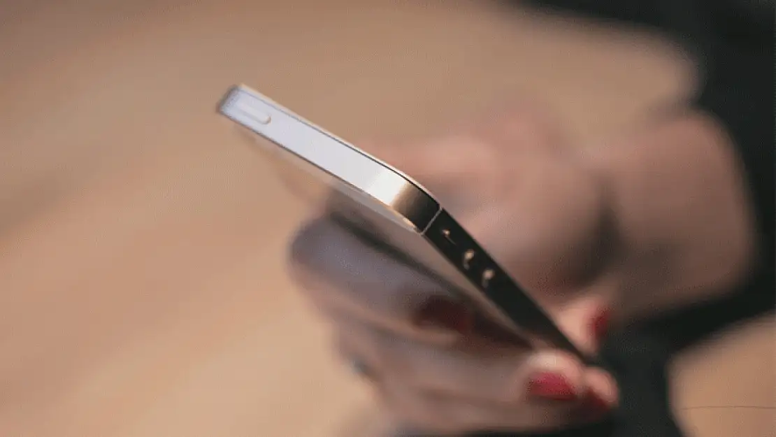 Erken yaşta akıllı telefon kullanımı ruh sağlığını tehdit ediyor