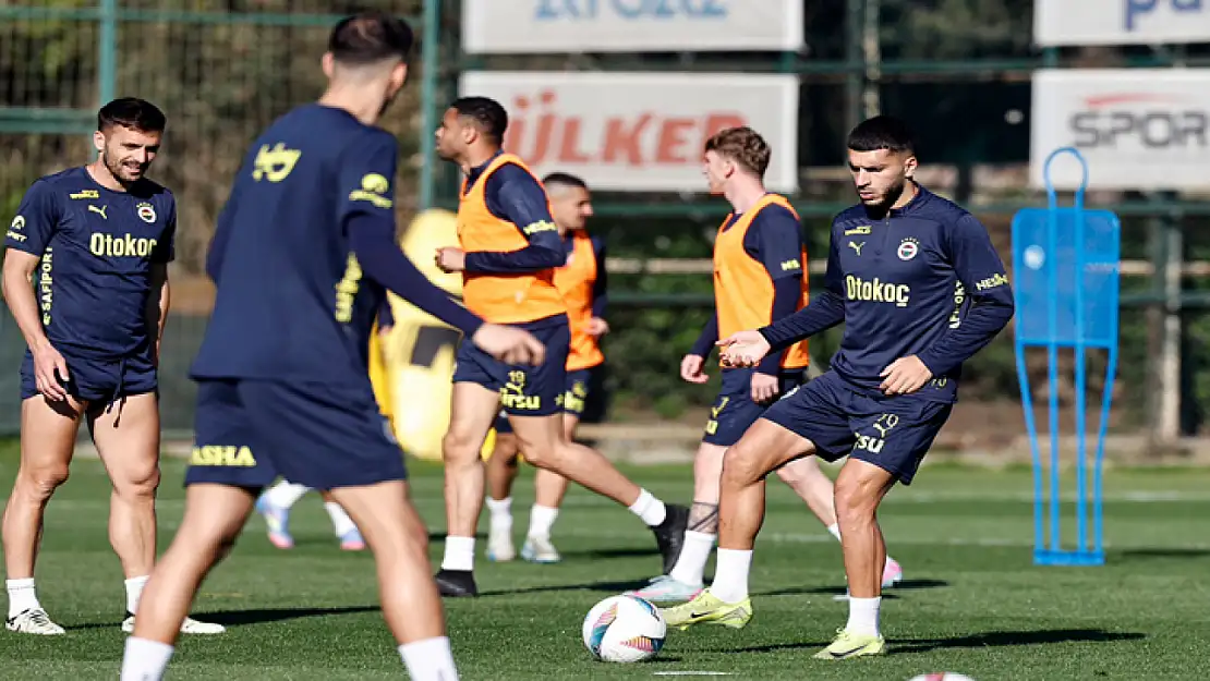 Fenerbahçe derbide hem moral hem de yarış peşinde