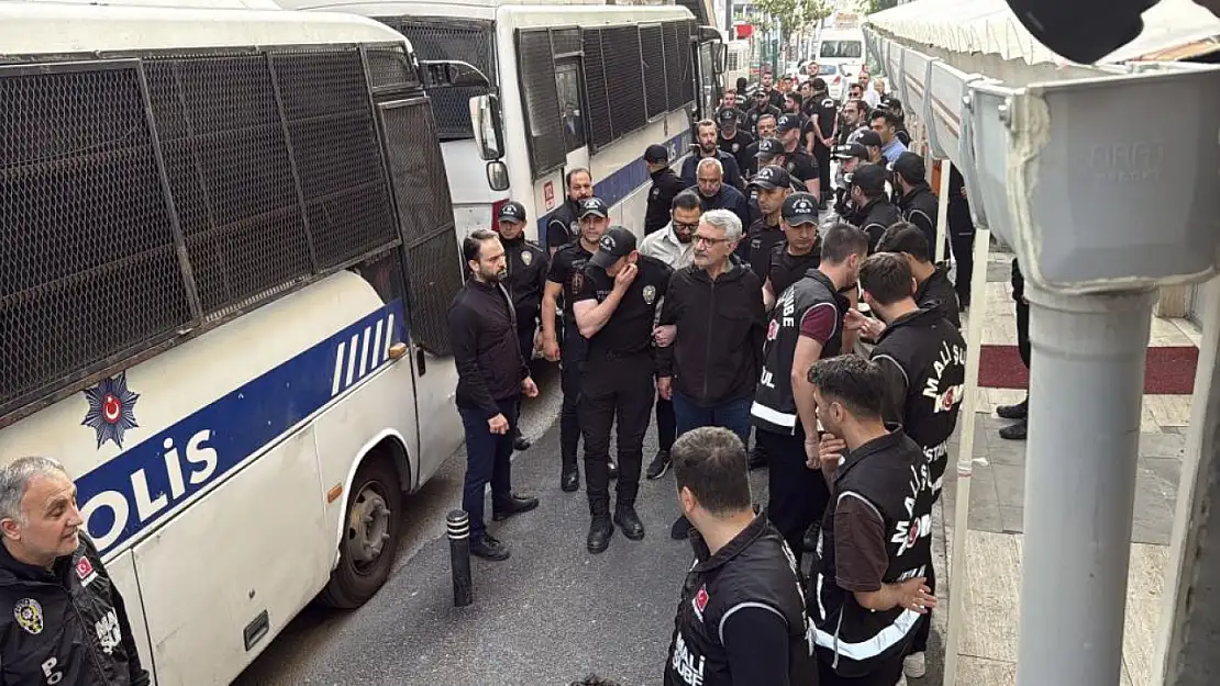 İBB'ye yönelik operasyonda şüpheliler adliyeye sevk edildi
