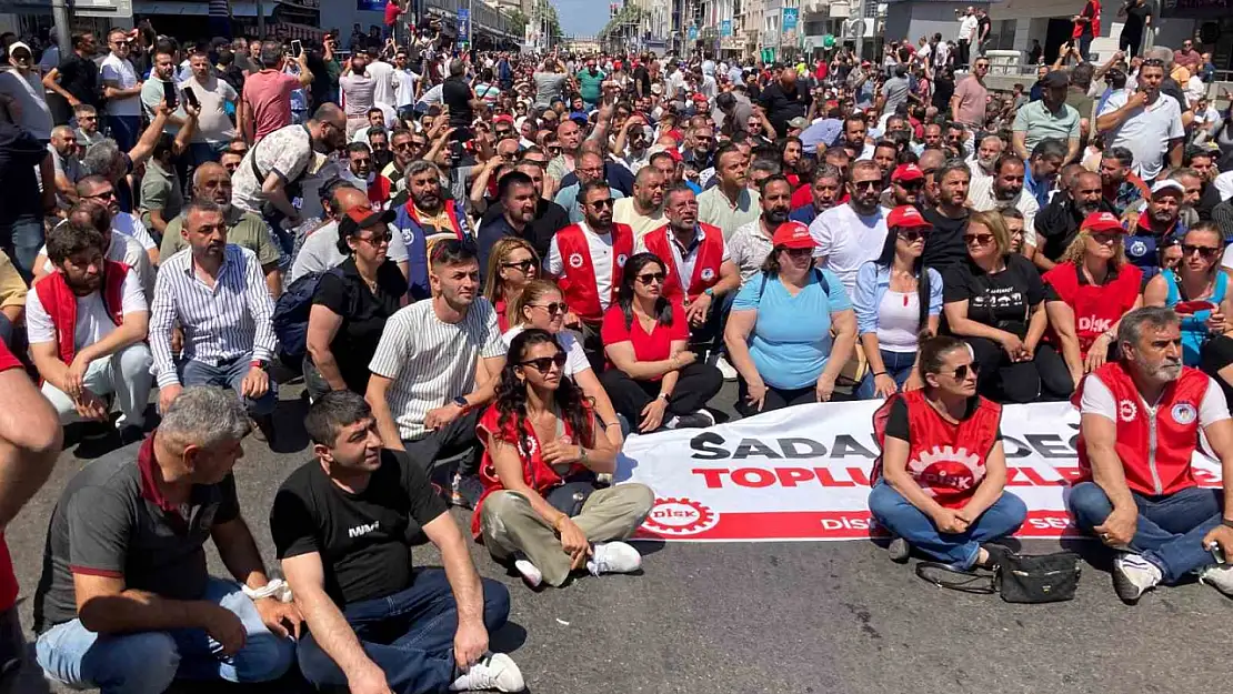 İzmir Büyükşehir'de 1030 kişi işten çıkarılacak