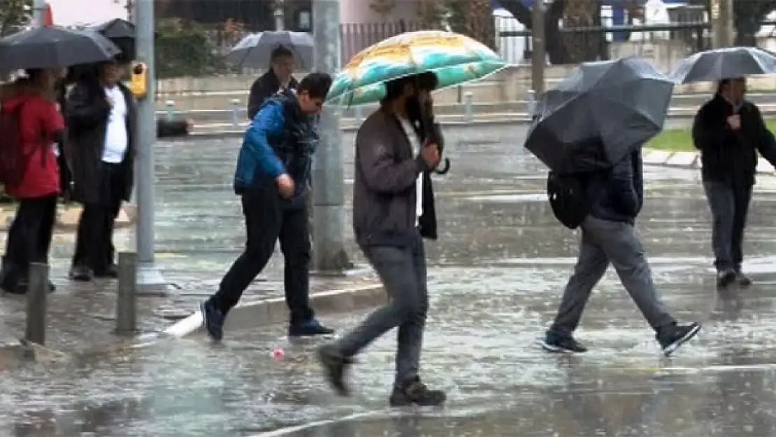 Meteoroloji'den 16 İl için uyarı: Kuvvetli sağanak ve fırtına geliyor