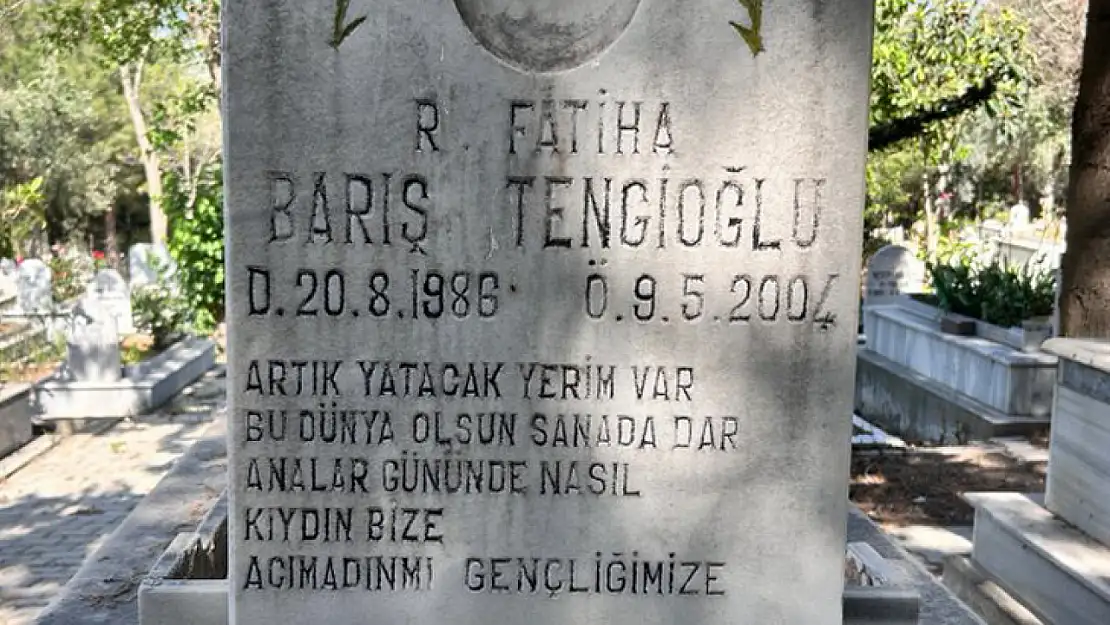 Saldırganın öldürdüğü oğlunun mezar taşındaki sözler yürek dağladı