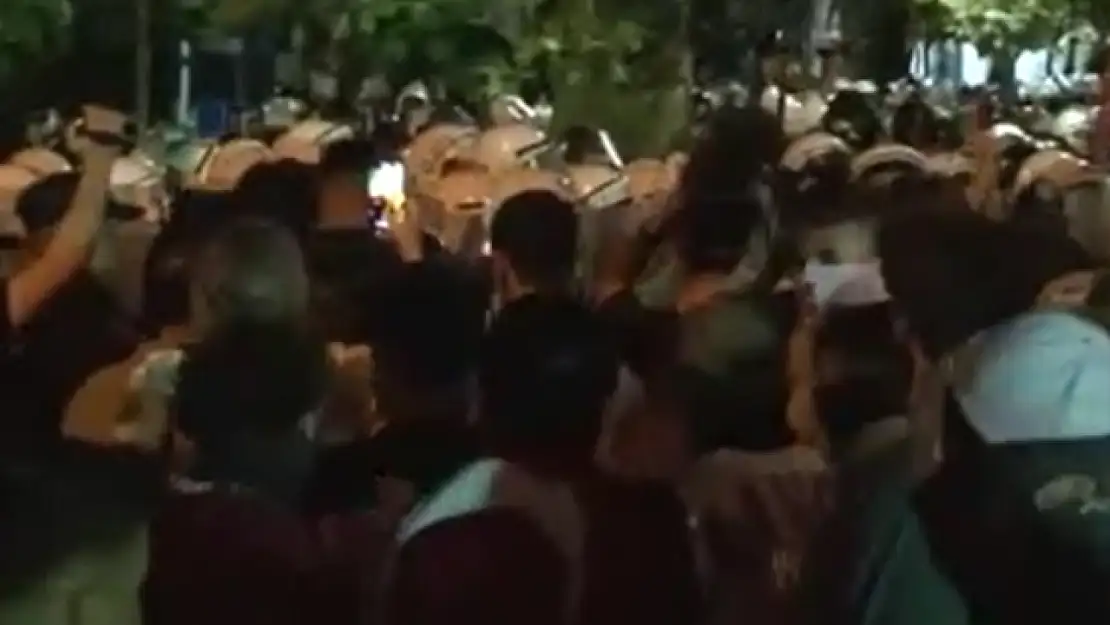 Saraçhane'deki eylemde gözaltına alınan 15 kişi tutuklama talebiyle hakimliğe sevk edildi