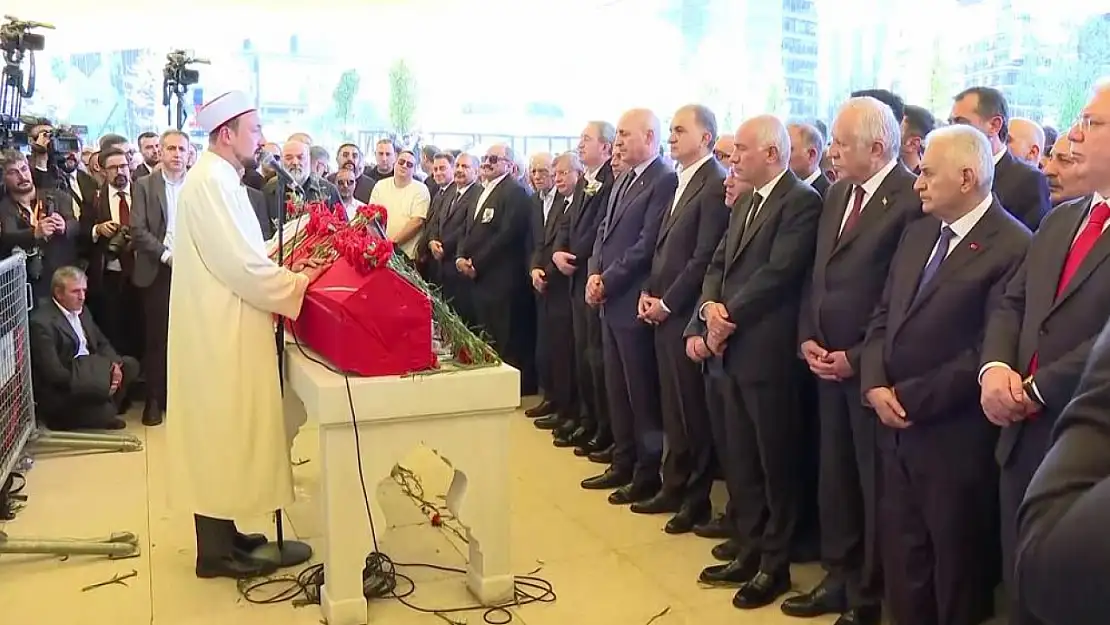 Sırrı Süreyya Önder'e son yolculuğuna uğurlandı