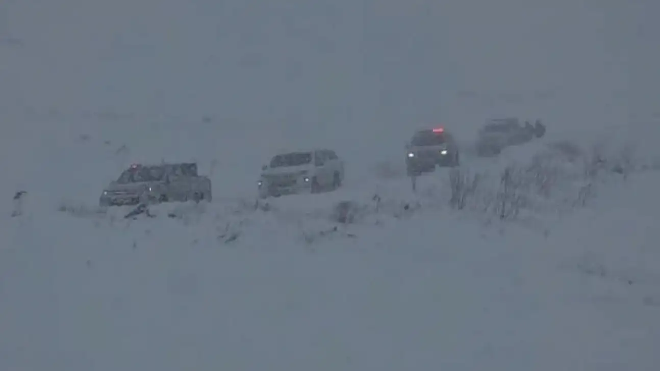 Aksu Yaylası'nda çığ düştü: 3 Çobanın çığ altında kaldığı değerlendiriliyor
