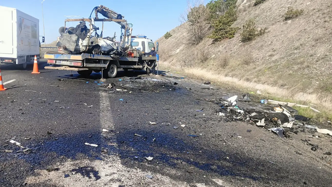 Ankara'da araçlar kafa kafaya çarpıştı: 5 ölü