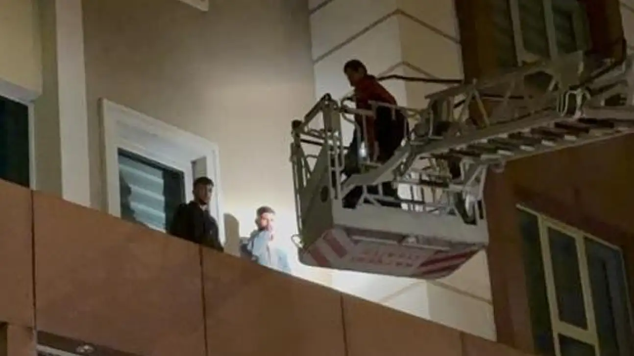 Çarşafla kaçış planı market çatısında bitti