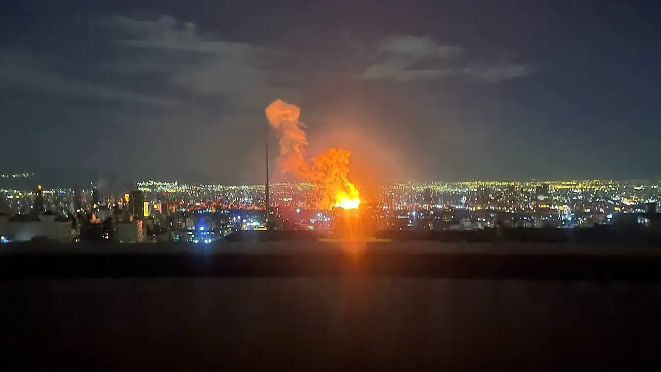 İran'da  can kaybı 787'ye yükseldi