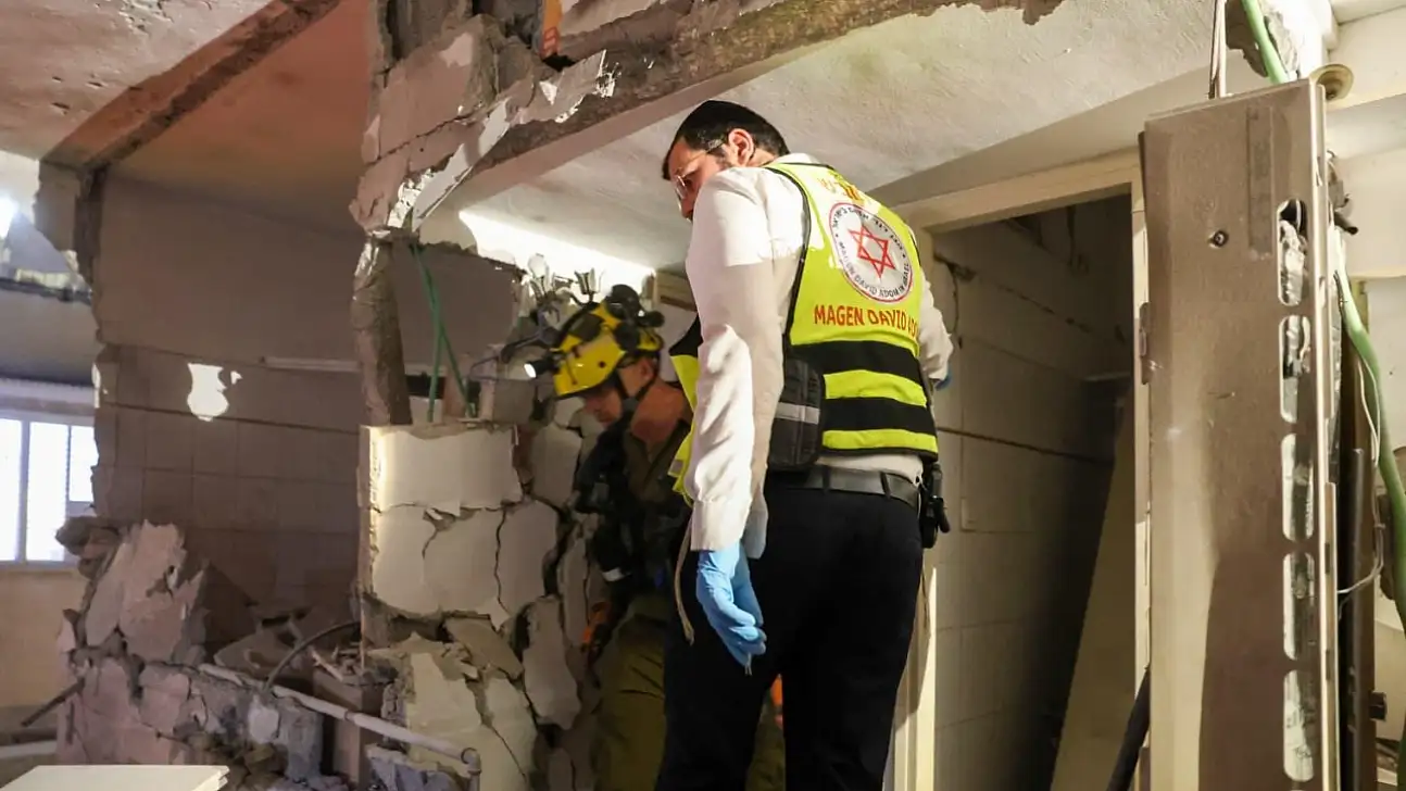 İran'dan İsrail'e füze saldırısı: 7 kişi yaralandı