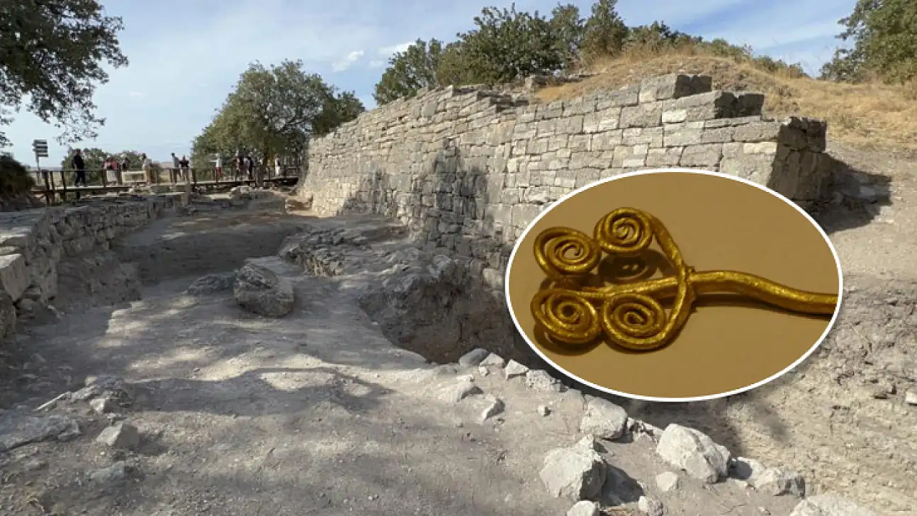 Troya'da 4 bin 500 yıllık altın broş ve yeşim taşı bulundu