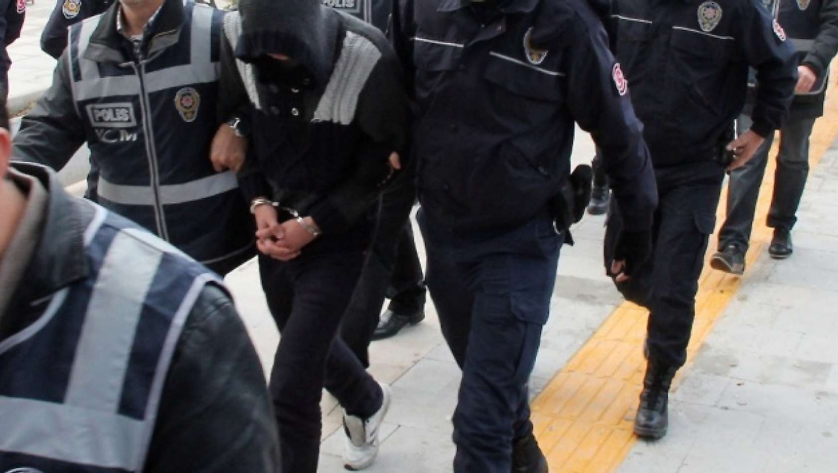 Kurgu kazalarla 17 sigorta şirketini dolandırdılar: 77 gözaltı