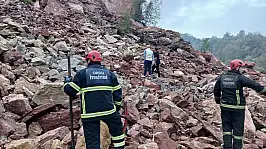 Göçük altında kalan kamyon şoförünün cenazesine ulaşıldı