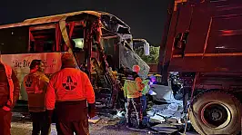 Zincirleme kazada 1 kişi hayatını kaybetti, 19 kişi yaralandı