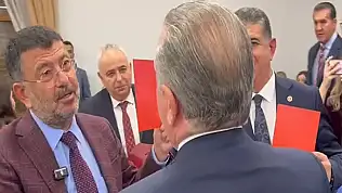 CHP Grubu Bakan Bak'a kırmızı kart gösterdi: Bakan Bak: VAR'dan döner