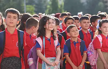 17 milyon öğrenci için ders zili çaldı