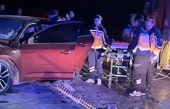 2 otomobil çarpıştı: 5 ölü, 1 yaralı