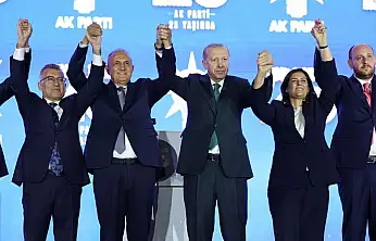 3 milletvekili 7 belediye başkanı AK Parti'ye katıldı