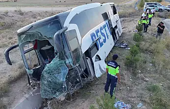 Aksaray'da yolcu otobüsü şarampole devrildi: 44 yaralı