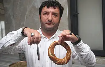 Balık ekmekten ilham aldı, hamsili simit yaptı