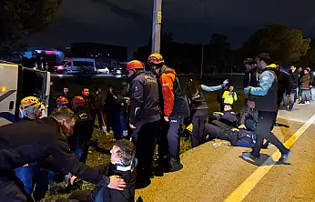 Ceza infaz kurumuna ait servis aracı devrildi: 16 yaralı