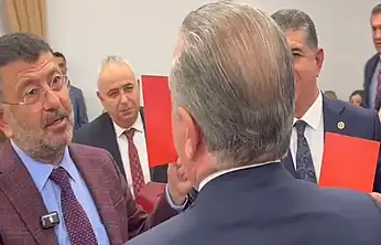 CHP Grubu Bakan Bak'a kırmızı kart gösterdi: Bakan Bak: VAR'dan döner