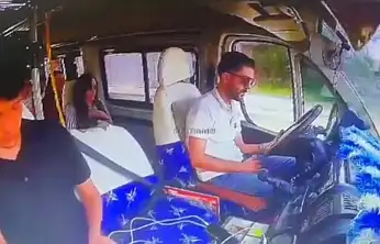 Direksiyon başında uyuyan minibüs sürücüsü duvara çarptı: 7 yaralı