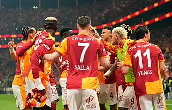 Galatasaray şampiyonluk yolunda ezeli rakibini 3 golle geçti