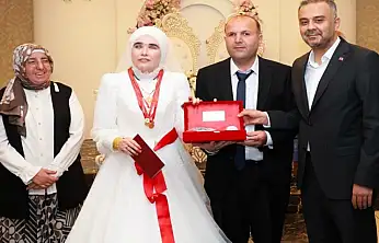 Görme engelli iki öğretmen hayatlarını birleştirdi