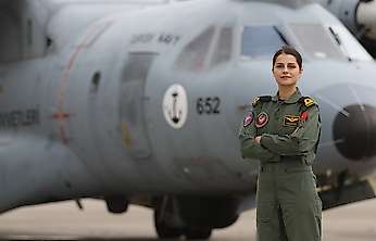 Hayalini gerçeğe dönüştürdü: Türk Deniz Kuvvetleri'nin ilk kadın uçak pilotu