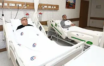 Hayat kurtaran vefa: Doktoruna böbreğini bağışladı