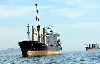 İran, 2 hafta süreyle Hürmüz Boğazı'nı geçişlere açtı