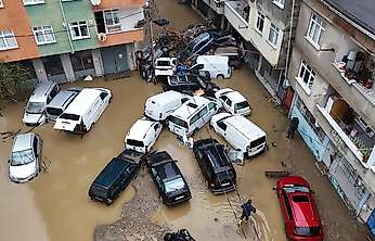 İstanbul'u sel vurdu